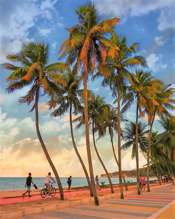 Onde se hospedar em João Pessoa a beira mar? Na av. Cabo Branco p.ex.